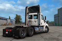 the_freightliner_cascadia_has_arrived_02