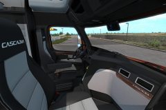 the_freightliner_cascadia_has_arrived_09