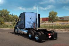 the_freightliner_cascadia_has_arrived_13